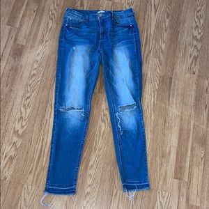 Ripped skinny jeans !